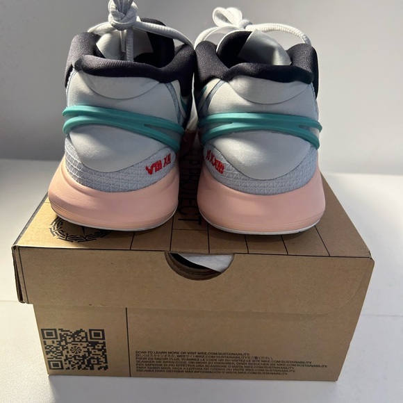 Nike Kyrie 8 Chinese New Year/Size 5.5 Youth or 7 Woman - Picture 4 of 5